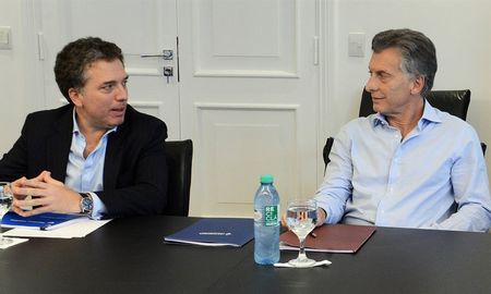 reunion de urgencia de macri con dujovne en olivos por la fuerte disparada del dolar reunion de urgencia de macri con dujovne en olivos por la fuerte disparada del dolar