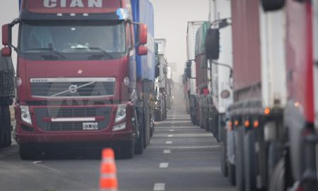 La Secretaría de Trabajo se resiste a homologarlo, con lo cual las empresas no pueden abonar el incremento negociado hasta tener el visto bueno del Gobierno. La Secretaría de Trabajo se resiste a homologarlo, con lo cual las empresas no pueden abonar el incremento negociado hasta tener el visto bueno del Gobierno.