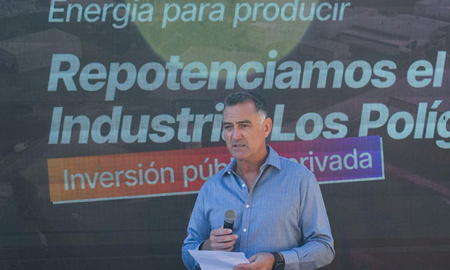 Referentes industriales pusieron como ejemplo la inversión energética impulsada por la Provincia en el parque industrial Los Polígonos. Referentes industriales pusieron como ejemplo la inversión energética impulsada por la Provincia en el parque industrial Los Polígonos.