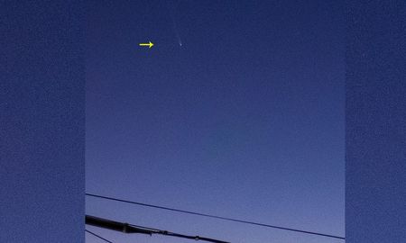 Una imagen bien santafesina muestra al cometa 2023 A3 detrás del tendido eléctrico de la ciudad. Fue capturada este viernes antes del amanecer por el fotógrafo Cristian Acosta. Una imagen bien santafesina muestra al cometa 2023 A3 detrás del tendido eléctrico de la ciudad. Fue capturada este viernes antes del amanecer por el fotógrafo Cristian Acosta.
