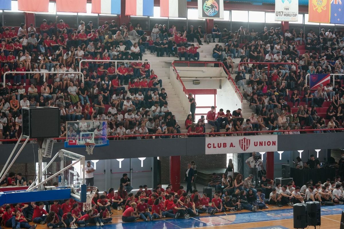 Ante más de tres mil alumnos secundarios, la Provincia de Santa Fe realizó una jornada sobre grooming. Ante más de tres mil alumnos secundarios, la Provincia de Santa Fe realizó una jornada sobre grooming.