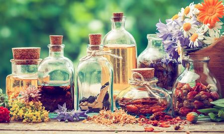 Hierbas naturales que generan infusiones para calmar cada dolor. Hierbas naturales que generan infusiones para calmar cada dolor.