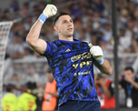 Dibu Martínez se convirtió en el arquero con la racha más larga sin recibir goles en la Selección.