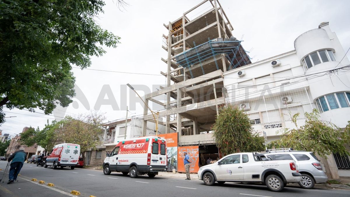 Desde el Hospital Cullen explicaron que el hombre ingresó en shock y con heridas de gravedad. Está internado en terapia intensiva.