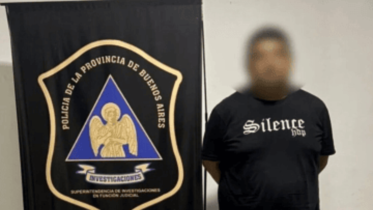 El hombre cumplía con el rol de “Tío” en la banda, comercializaba estupefacientes y se dedicaba a la trata de personas. El hombre cumplía con el rol de “Tío” en la banda, comercializaba estupefacientes y se dedicaba a la trata de personas.