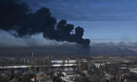 Comenzó el bombardeo en el este de Ucrania por parte de Rusia. Comenzó el bombardeo en el este de Ucrania por parte de Rusia.