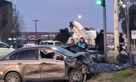 Así quedó uno de los vehículos involucrados en el accidente. Así quedó uno de los vehículos involucrados en el accidente.