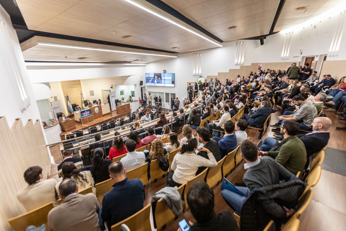 El Concejo de Rosario colmado en el marco de la audiencia pública por la autonomía municipal.