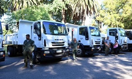 En el Parque Juan de Garay, con Poletti a la cabeza, se llevó a cabo el acto de presentación de la nueva maquinaria adquirida por la Municipalidad de Santa Fe. En el Parque Juan de Garay, con Poletti a la cabeza, se llevó a cabo el acto de presentación de la nueva maquinaria adquirida por la Municipalidad de Santa Fe.