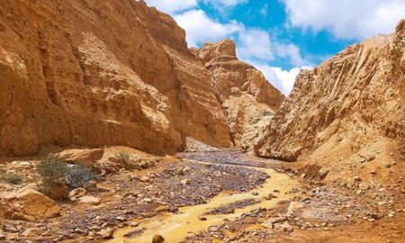 escapada a la rioja: el impactante canon natural poco conocido que es perfecta para los mas aventureros escapada a la rioja: el impactante canon natural poco conocido que es perfecta para los mas aventureros