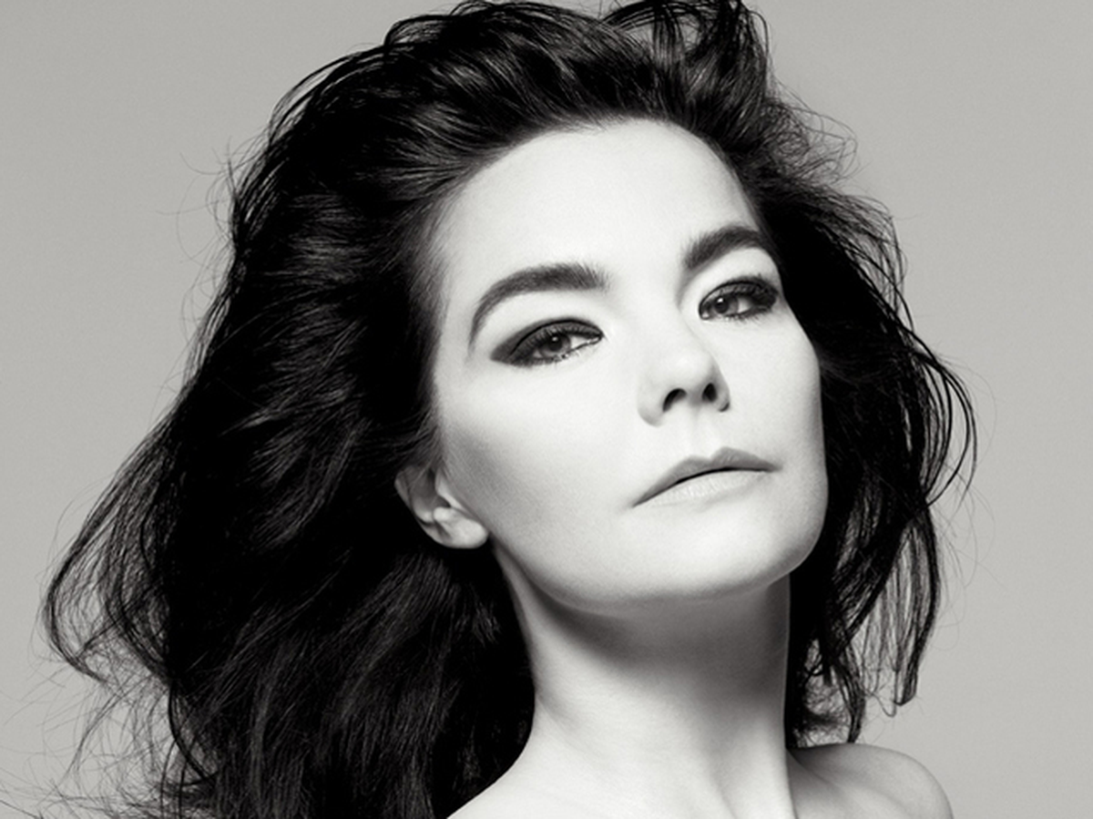 En 1965 nace la cantante, compositora y actriz islandesa Björk Gudmundsdóttir