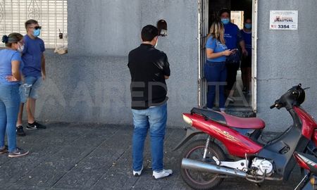 Desde este domingo el centro de testeo que funcionaba en la escuela N°. 32 Normal, se trasladó a la sede de la mutual Sivendia. El espacio funcionará todos los días de 8 a 12 con turnos previos. Desde este domingo el centro de testeo que funcionaba en la escuela N°. 32 Normal, se trasladó a la sede de la mutual Sivendia. El espacio funcionará todos los días de 8 a 12 con turnos previos.
