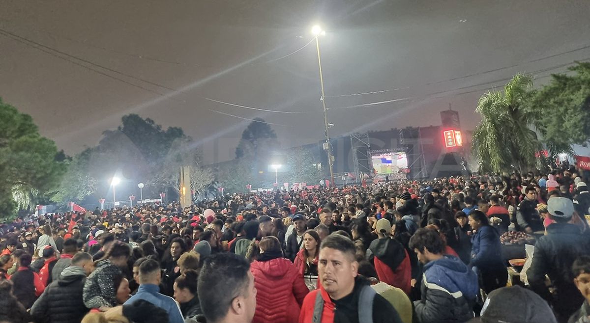 El Ministerio de Seguridad de Santa Fe le envió una nota a la Municipalidad, pidiendo que tome medidas para "ordenar el gran descontrol que ocurre en las previas" de los partidos de Colón. El Ministerio de Seguridad de Santa Fe le envió una nota a la Municipalidad, pidiendo que tome medidas para "ordenar el gran descontrol que ocurre en las previas" de los partidos de Colón.