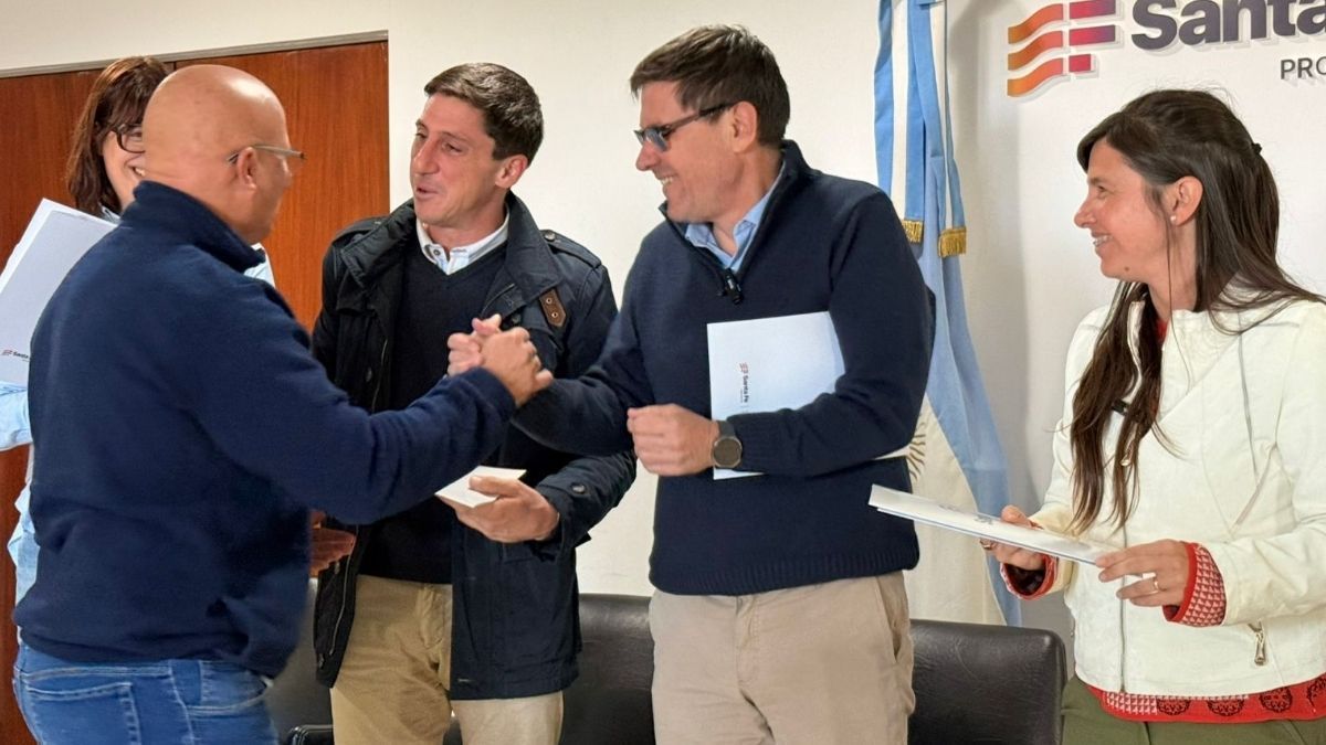 Se invirtieron 8.171.970.889 pesos para mejorar la infraestructura escolar de 309 establecimientos educativos del departamento La Capital. Se invirtieron 8.171.970.889 pesos para mejorar la infraestructura escolar de 309 establecimientos educativos del departamento La Capital.
