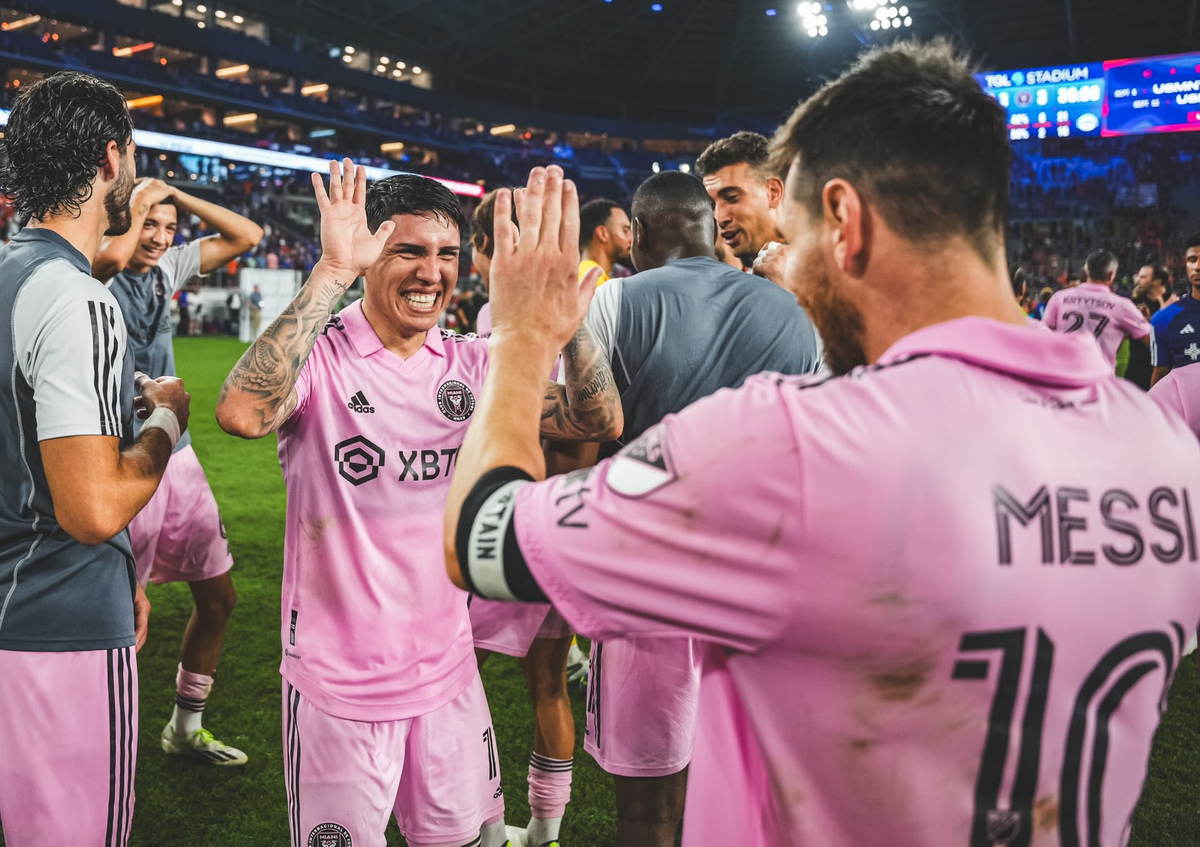 Facundo Farías junto a Lionel Messi en Inter Miami.