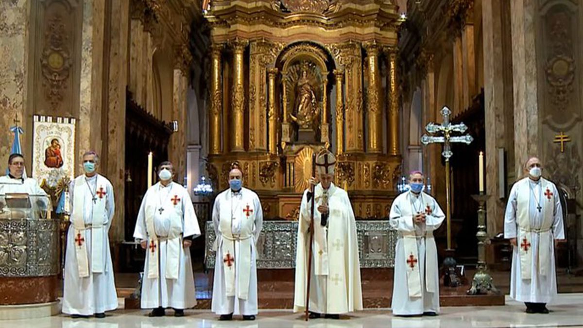 El Tedeum se realizó a puertas cerradas, como consecuencia del Decreto de Necesidad y Urgencia 334/21 que prohíbe toda actividad en espacios interiores, entre ellas las celebraciones religiosas, por la situación sanitaria derivada ante la pandemia de coronavirus.