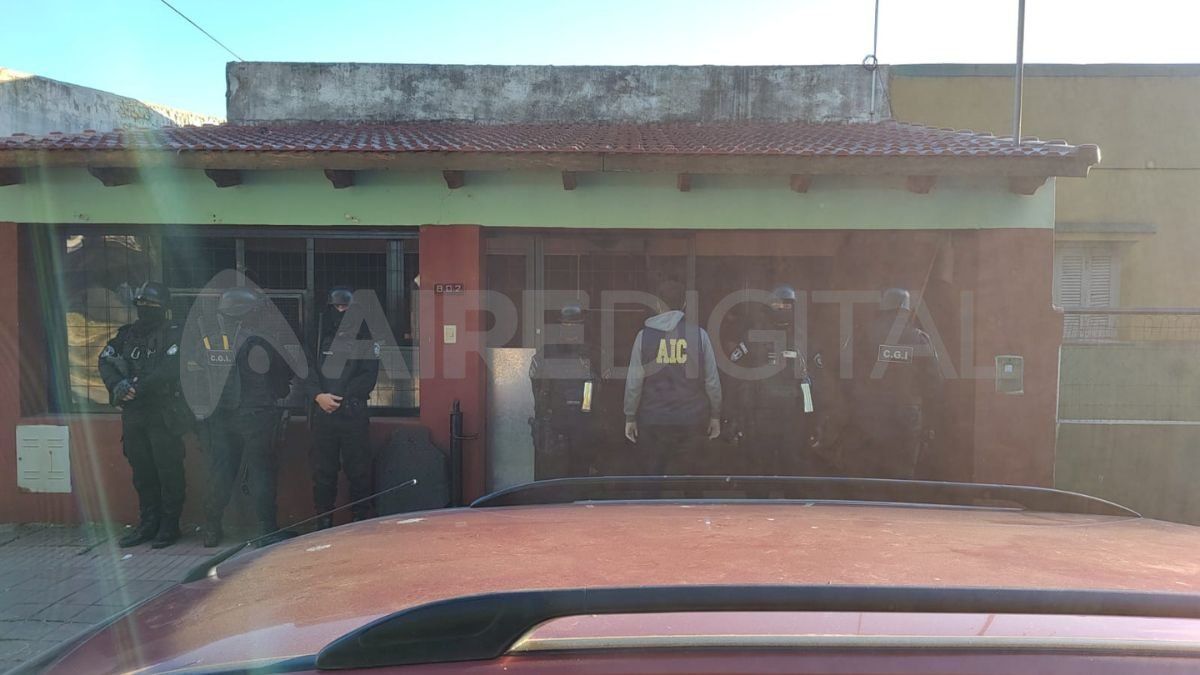 El operativo se produjo en el marco de averiguaciones relacionadas con una banda de estafadores, en su mayoría mujeres, que operaban utilizando Tinder