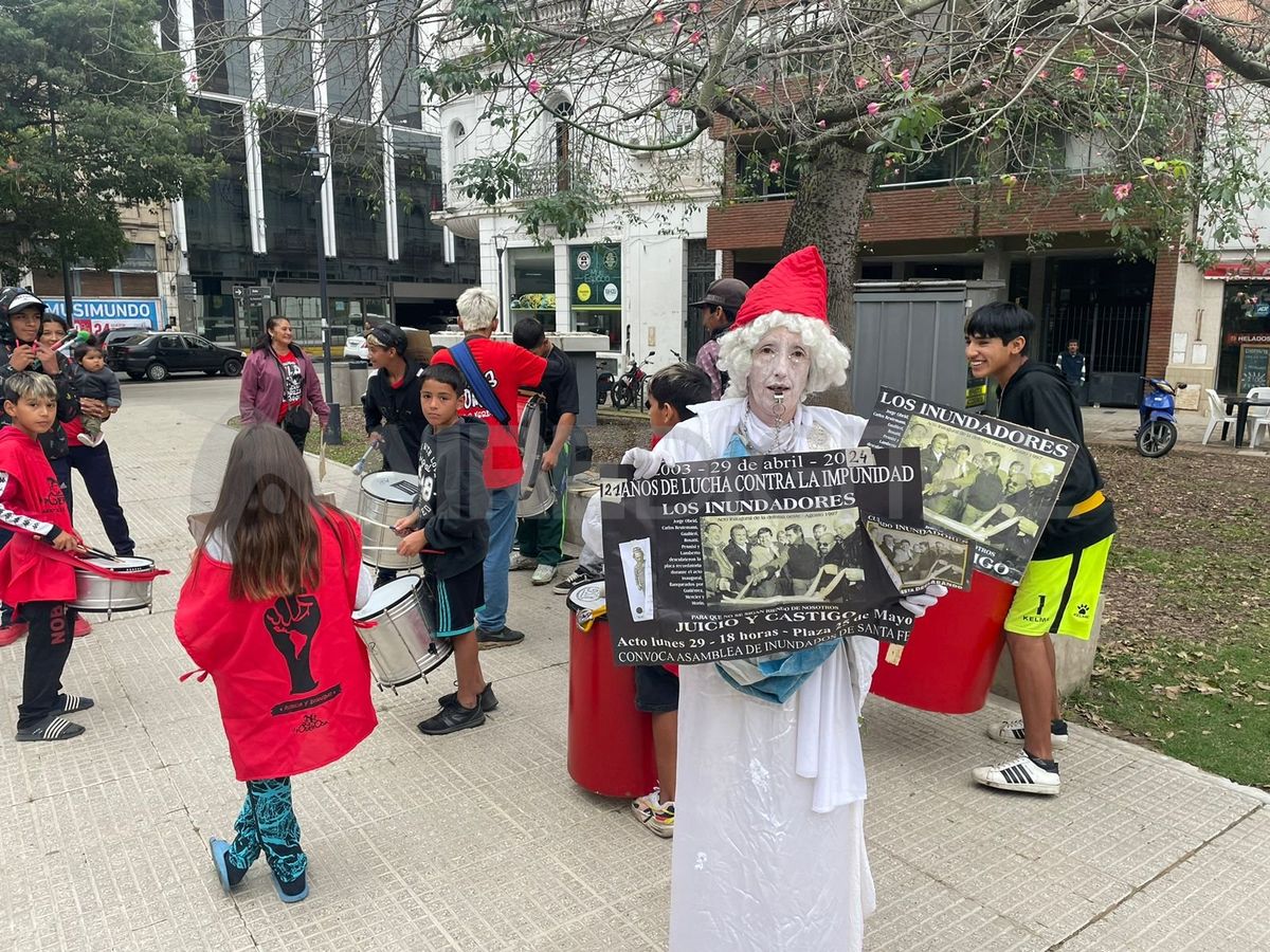 Marcha de inundados en reclamo de Memoria, Verdad y Justicia. Marcha de inundados en reclamo de Memoria, Verdad y Justicia.