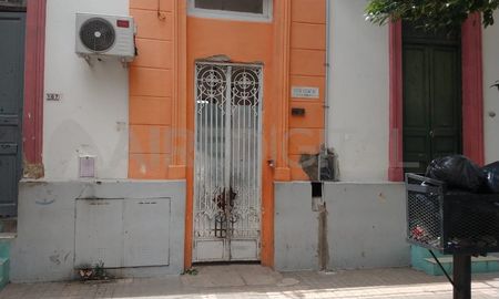 En calle Francia al 1800, centro santafesino, funciona el Hogar Soles del Sur, donde trabaja Mauricio. En calle Francia al 1800, centro santafesino, funciona el Hogar Soles del Sur, donde trabaja Mauricio.