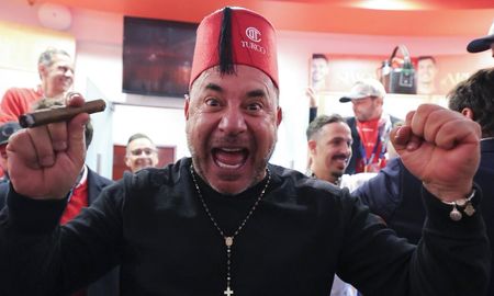El Turco Mohamed fue campeón y en pleno festejo explotó contra un periodista: Que me lo diga acá si tiene huevos El Turco Mohamed fue campeón y en pleno festejo explotó contra un periodista: Que me lo diga acá si tiene huevos