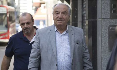 Armando Cavalieri, secretario General del Sindicato de Empleados de Comercio, consiguió que la Justicia deje sin efecto los nuievos topes de aportes sindicales. Armando Cavalieri, secretario General del Sindicato de Empleados de Comercio, consiguió que la Justicia deje sin efecto los nuievos topes de aportes sindicales.