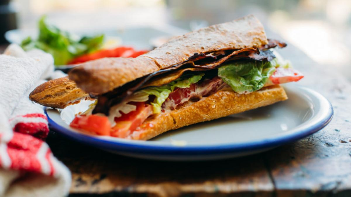 Cómo hacer sándwich de berenjena, zucchini y mayonesa de zanahoria