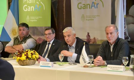 Destinarán 400 millones de pesos para fortalecer la ganadería y el azúcar en Tucumán. Destinarán 400 millones de pesos para fortalecer la ganadería y el azúcar en Tucumán.