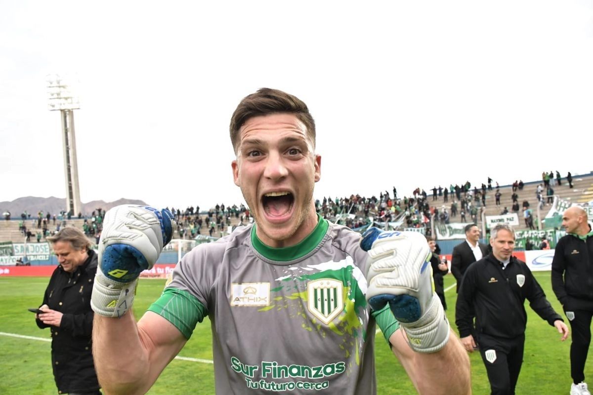 La gran figura fue el arquero banfileño Facundo Cambeses