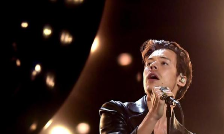 harry styles salio de gira vestido de gucci harry styles salio de gira vestido de gucci