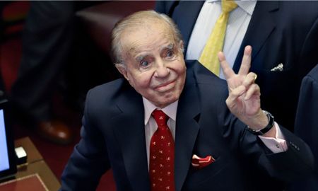 Menem permanece en buen estado, pero internado desde hace un mes. Menem permanece en buen estado, pero internado desde hace un mes.
