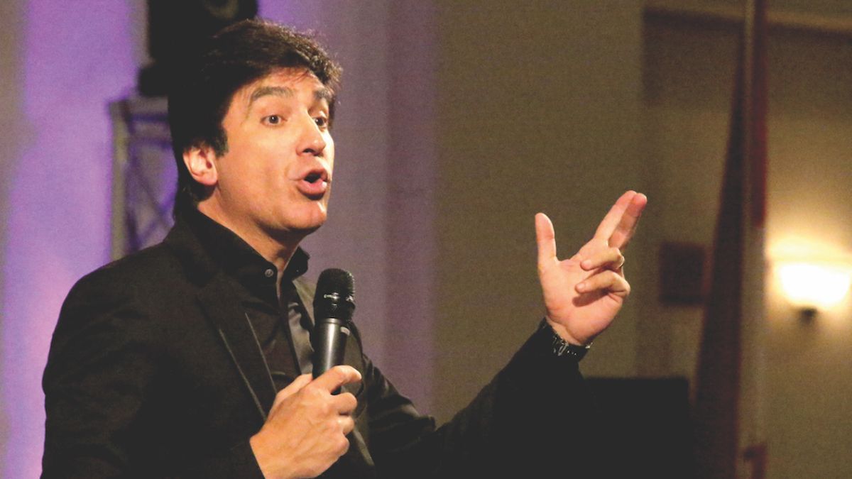 Más que un predicador, Dante Gebel es un showman y comunicador que ganó el Martín Fierro como mejor presentador de televisión en 2023. Más que un predicador, Dante Gebel es un showman y comunicador que ganó el Martín Fierro como mejor presentador de televisión en 2023.