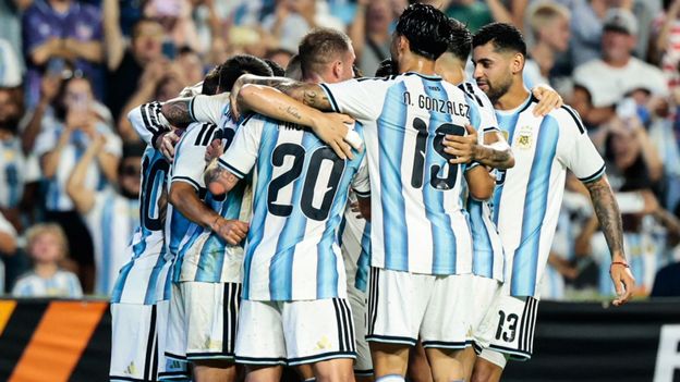 La Selección Argentina le ganó 3 a 0 a Islandia y ahora sí, se mete de lleno en el Mundial 2026, con la mente en defender la corona. La Selección Argentina le ganó 3 a 0 a Islandia y ahora sí, se mete de lleno en el Mundial 2026, con la mente en defender la corona.