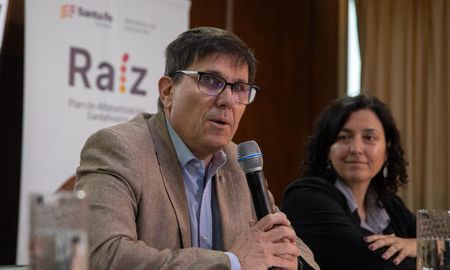 El ministro de Educación de Santa Fe, José Goity, durante la presentación del Plan Raíz. El ministro de Educación de Santa Fe, José Goity, durante la presentación del Plan Raíz.