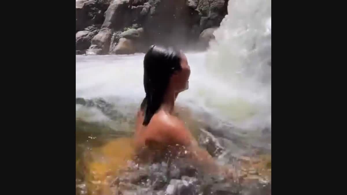 Sirenita hot: Sofía Jujuy Jiménez nadó completamente desnuda en una cascada  y el video se hizo viral