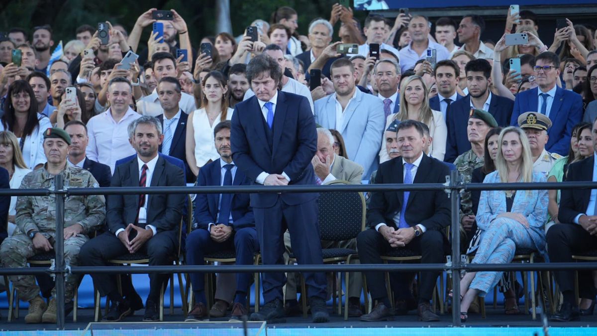 El presidente Javier Milei encabezó la conmemoración de la Batalla de San Lorenzo en el Campo de la Gloria.