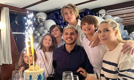 El futbolista fue sorprendido por su esposa Wanda Nara, con una celebración a bordo de un lujoso crucero sobre el río que cruza París. El futbolista fue sorprendido por su esposa Wanda Nara, con una celebración a bordo de un lujoso crucero sobre el río que cruza París.