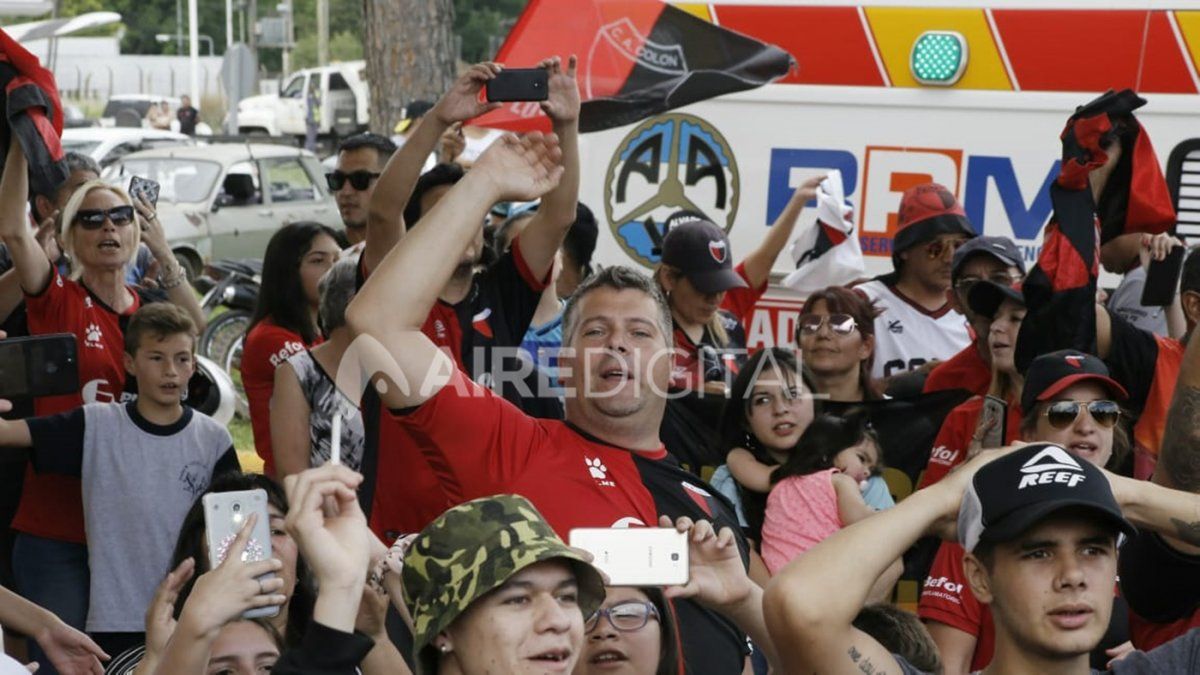 Las 37 mejores fotos de la multitudinaria despedida al plantel de Colón