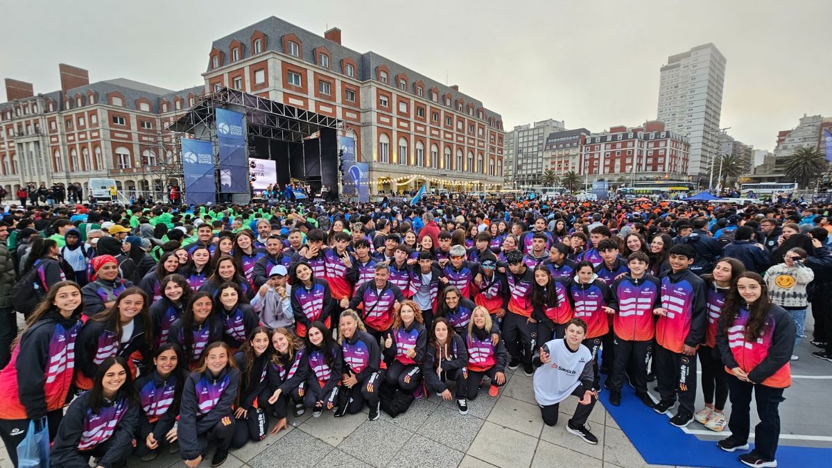 La comitiva estuvo integrada por 378 personas de las cuales 327 fueron deportistas