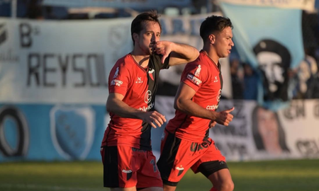 Bernardi salvó a Colón en un decepcionante partido en Zárate: 1 a 0 contra Defensores Unidos Bernardi salvó a Colón en un decepcionante partido en Zárate: 1 a 0 contra Defensores Unidos