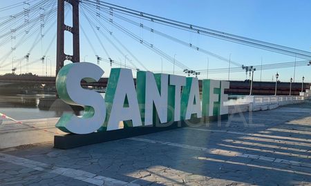 Las letras corpóreas de Santa Fe volvieron a quedar instaladas sobre el fin del 2024. Las letras corpóreas de Santa Fe volvieron a quedar instaladas sobre el fin del 2024.