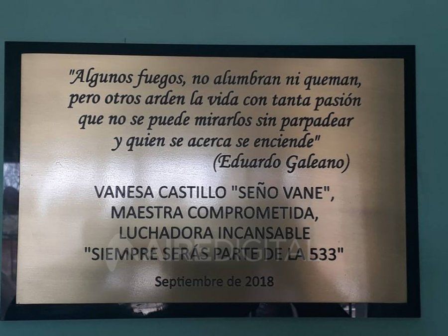 Descubrieron una placa en conmemoración de Vanesa Castillo