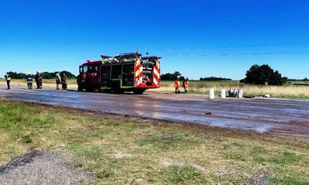 El fatal accidente contó con el trabajo de Bomberos Voluntarios, entre otros agentes. El fatal accidente contó con el trabajo de Bomberos Voluntarios, entre otros agentes.