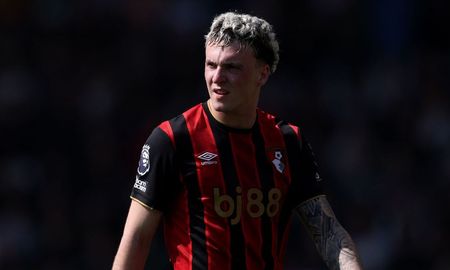 Escándalo en Inglaterra: investigan a un futbolista por supuestos chats con una menor de 15 años Escándalo en Inglaterra: investigan a un futbolista por supuestos chats con una menor de 15 años