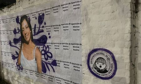 El movimiento Hartas y Organizadas realizó una intervención en un mural, a dos años de la desaparición de Mónica Aquino. El movimiento Hartas y Organizadas realizó una intervención en un mural, a dos años de la desaparición de Mónica Aquino.