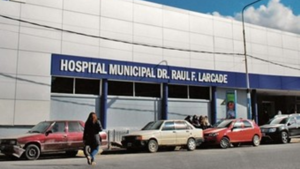 El adolescente de 17 años se encuentra internado en terapia intensiva en el hospital Raúl Larcade. El adolescente de 17 años se encuentra internado en terapia intensiva en el hospital Raúl Larcade. 
