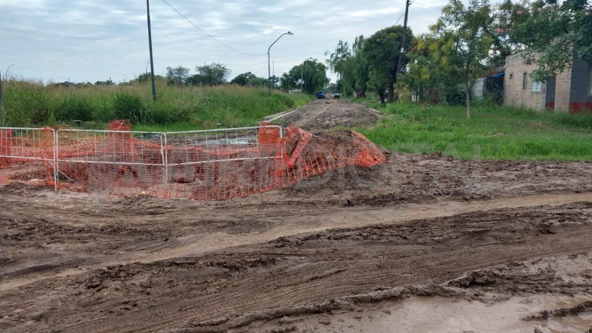 Las calles del barrio están marcadas y algunas de ellas inundada.