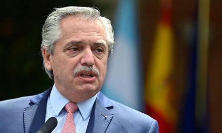 Corresponde relevar al imputado del deber de secreto y confidencialidad que establece la normativa vigente, narró Fernández en el decreto. Corresponde relevar al imputado del deber de secreto y confidencialidad que establece la normativa vigente, narró Fernández en el decreto.