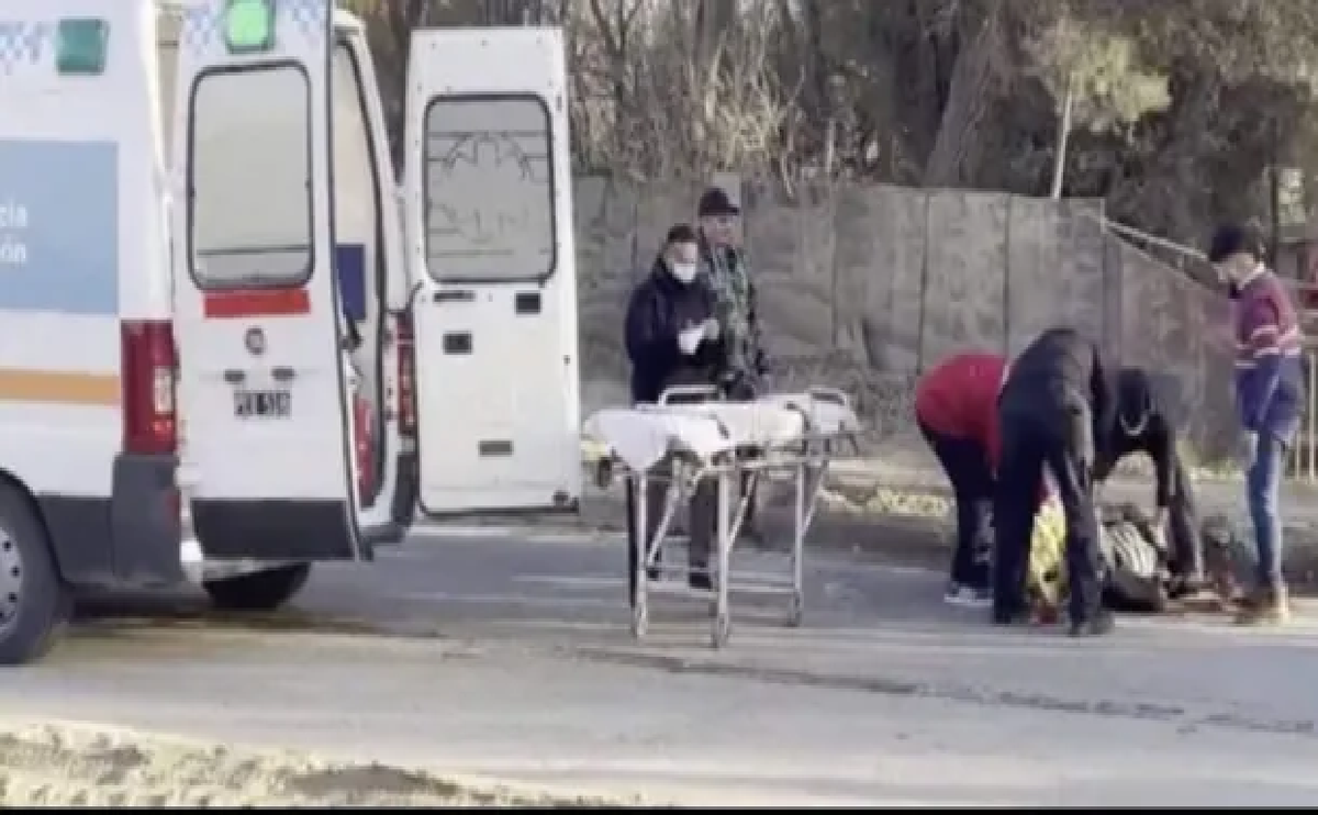 Un joven sufrió tras salir disparado del baúl del auto