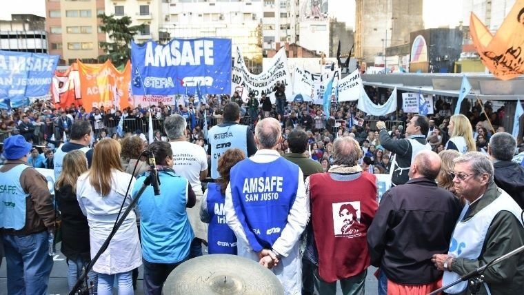 Rosario marchó por la educación en la previa de otro paro nacional