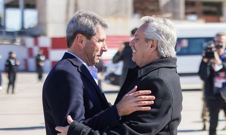 El Jefe de Estado supervisará los hogares del barrio Las Pampas que forman parte de los 1.800 comprometidos por el Gobierno nacional a partir del terremoto ocurrido el 18 enero del año 2021. El Jefe de Estado supervisará los hogares del barrio Las Pampas que forman parte de los 1.800 comprometidos por el Gobierno nacional a partir del terremoto ocurrido el 18 enero del año 2021.